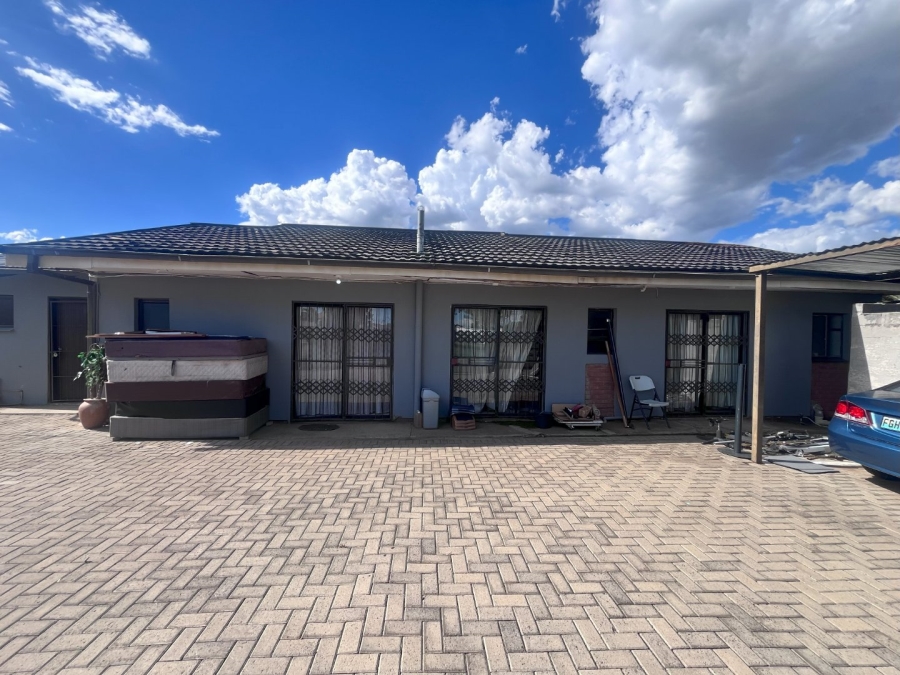 5 Bedroom Property for Sale in Ehrlich Park Free State